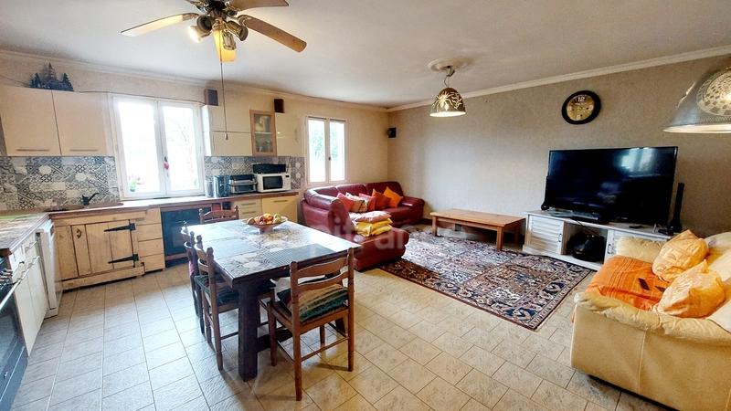 Maison - 222 m² - 8 pièces