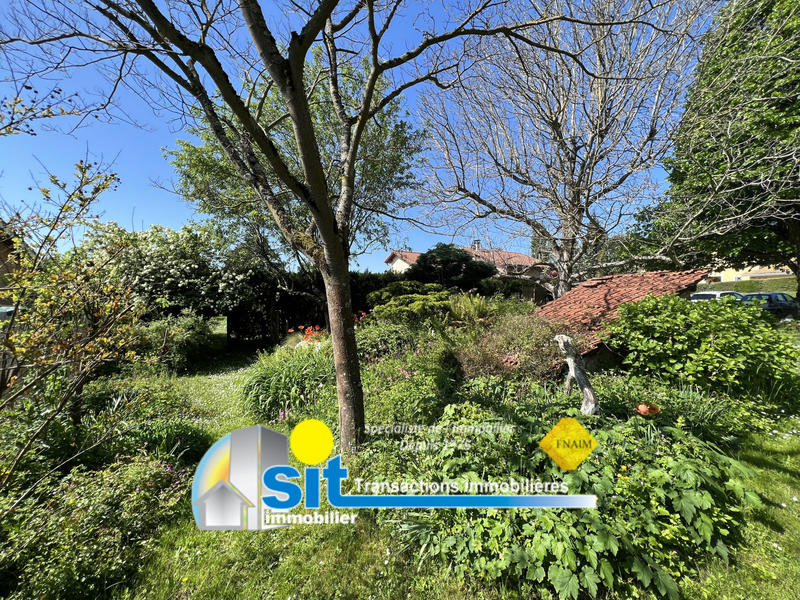 Maison - 230 m² - 8 pièces