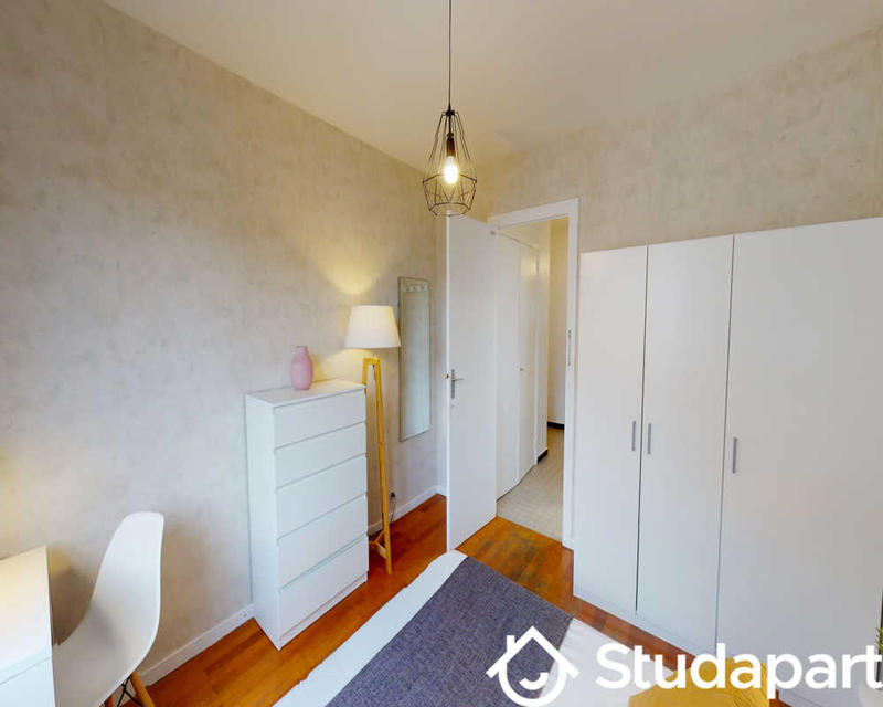 Chambre - 70 m² - 1 pièce