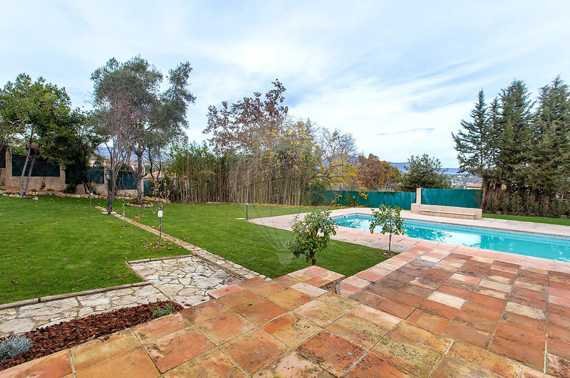 Maison - 185 m² - 7 pièces