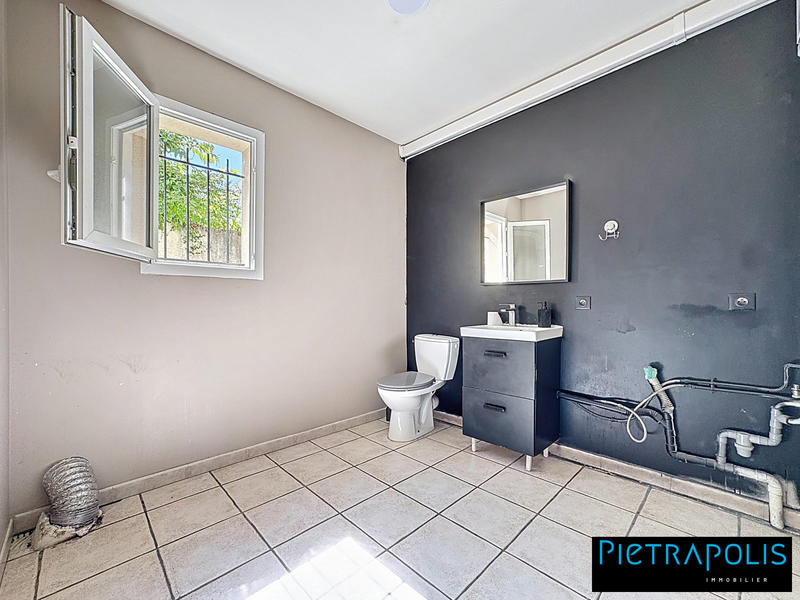 Local d'activités - 104 m² - 4 pièces