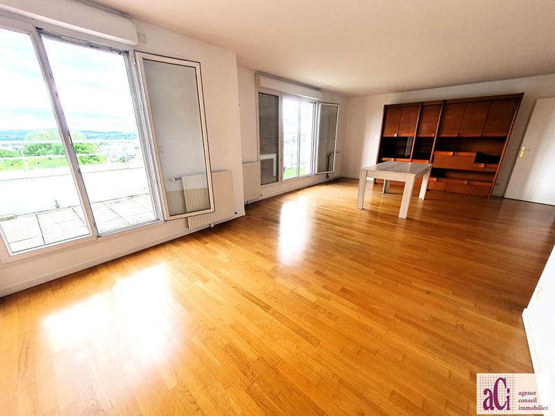 Appartement - 99 m² - 5 pièces