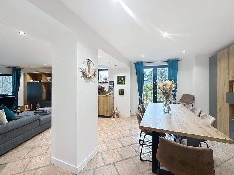 Maison - 210 m² - 5 pièces