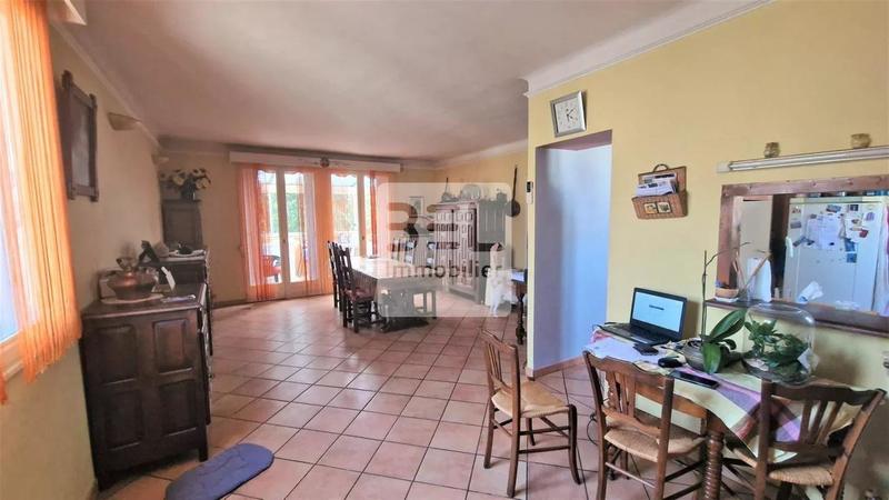 Maison - 181 m² - 8 pièces