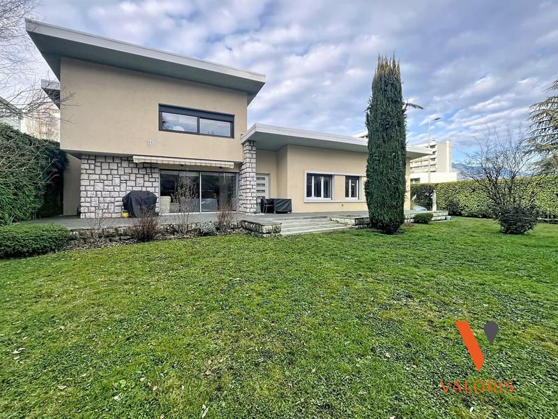 Maison - 171 m² - 6 pièces