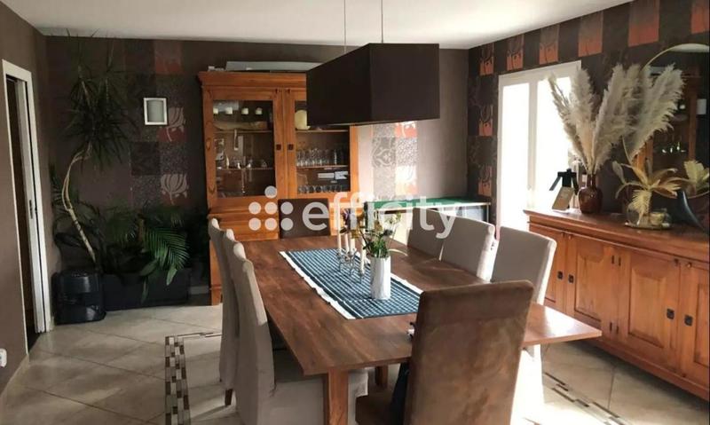 Maison - 185 m² - 10 pièces