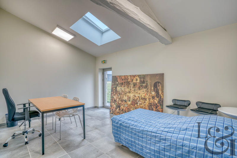 Maison - 1 039 m² - 2 pièces