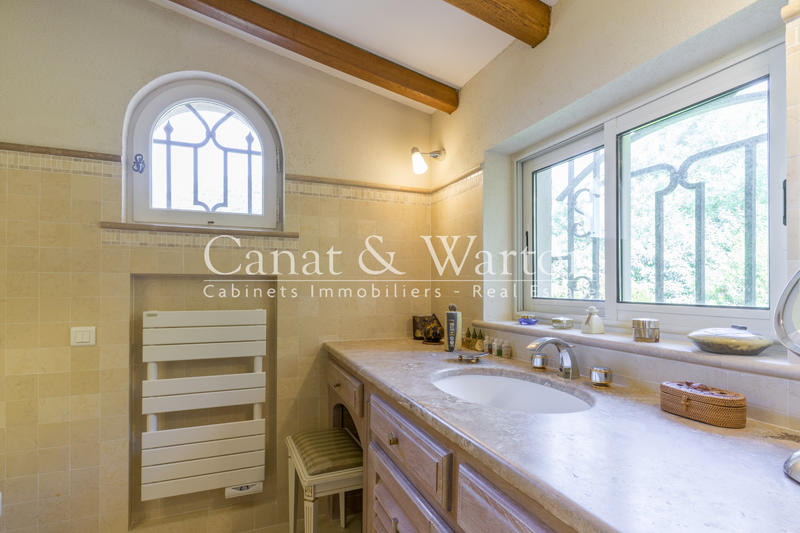 Villa - 240 m² - 7 pièces