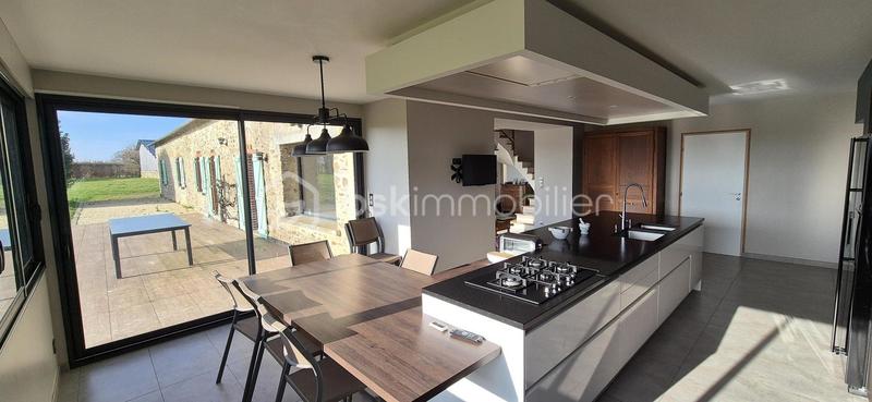 Maison en pierre - 275 m² - 8 pièces