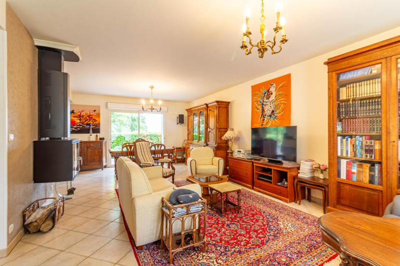 Maison - 235 m² - 7 pièces