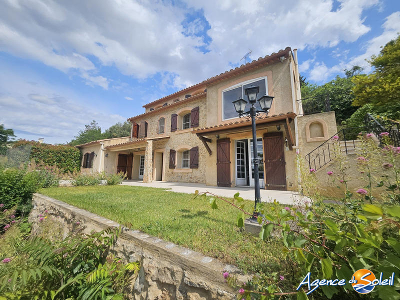 Maison - 180 m² - 4 pièces
