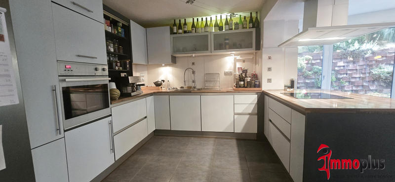 Maison - 206 m² - 8 pièces