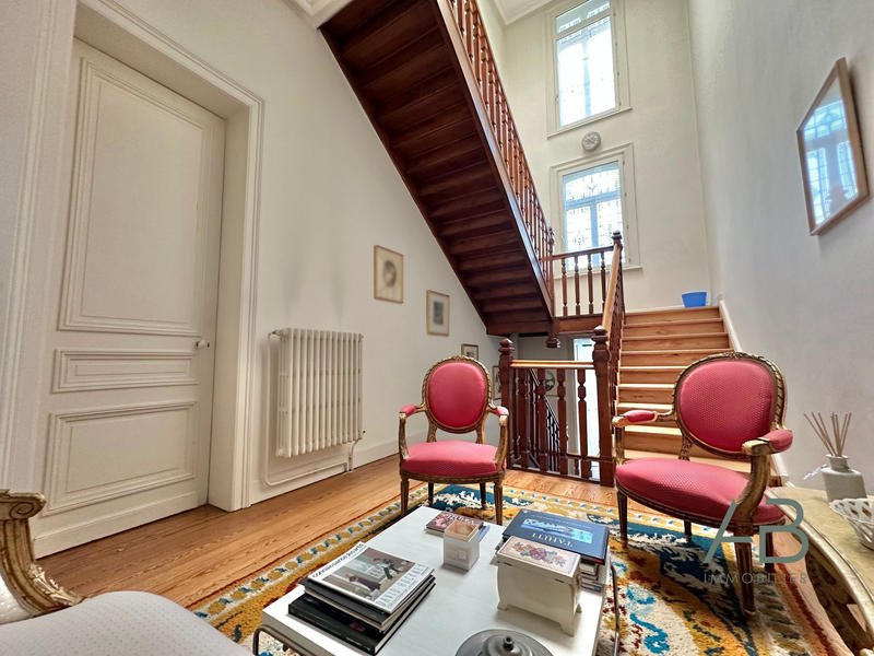 Maison ancienne - 289 m² - 10 pièces
