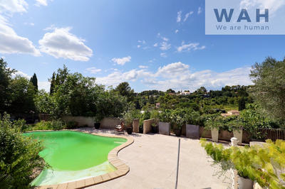 Maison - 300 m² - 10 pièces