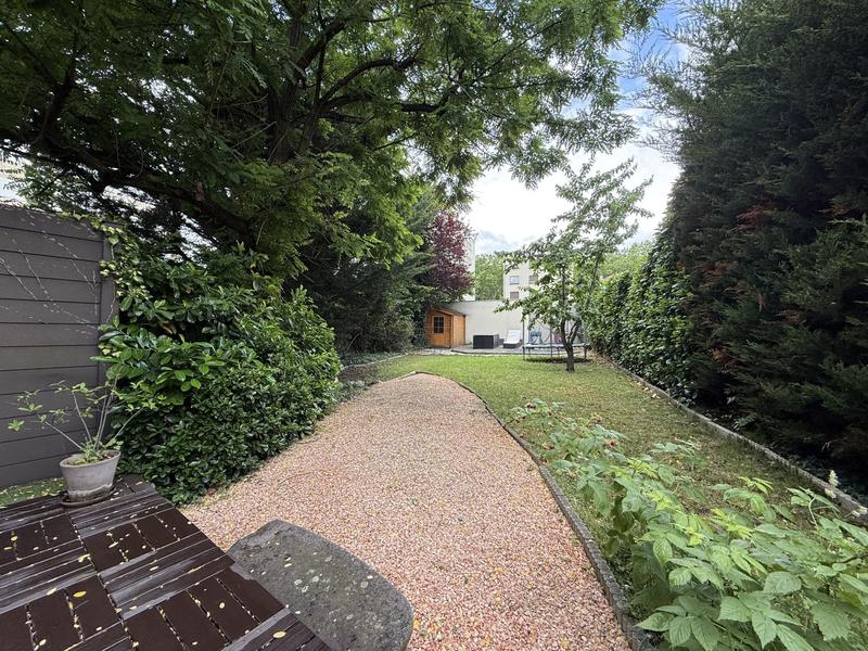 Maison - 195 m² - 10 pièces