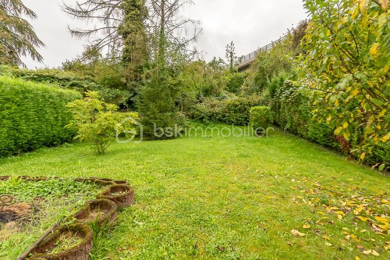 Maison - 180 m² - 8 pièces