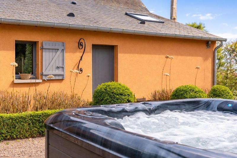 Maison traditionnelle - 240 m² - 12 pièces