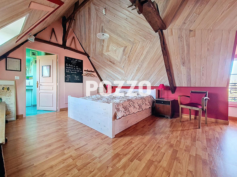 Maison - 224 m² - 8 pièces