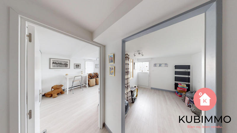 Maison - 230 m² - 9 pièces