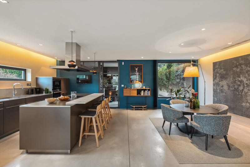 Maison - 203 m² - 6 pièces