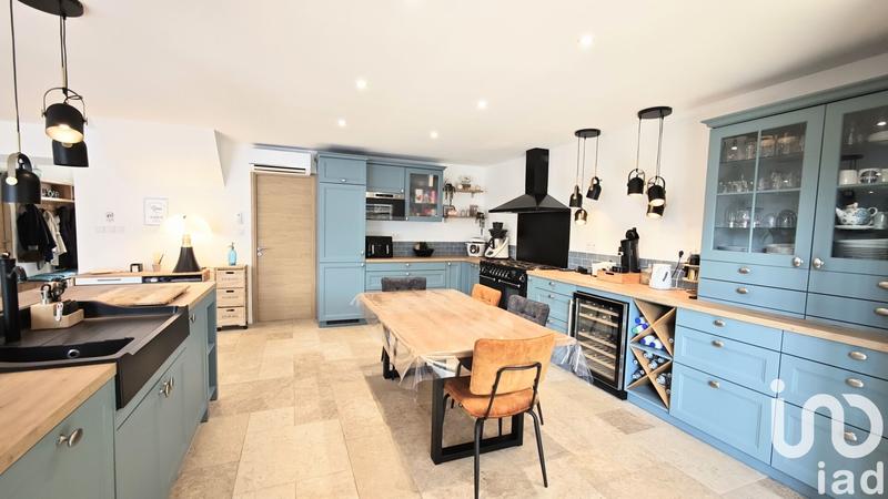 Maison - 240 m² - 10 pièces