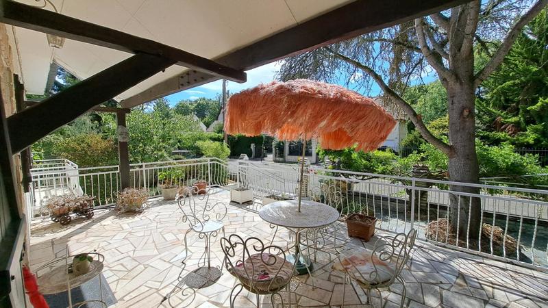 Maison - 215 m² - 9 pièces