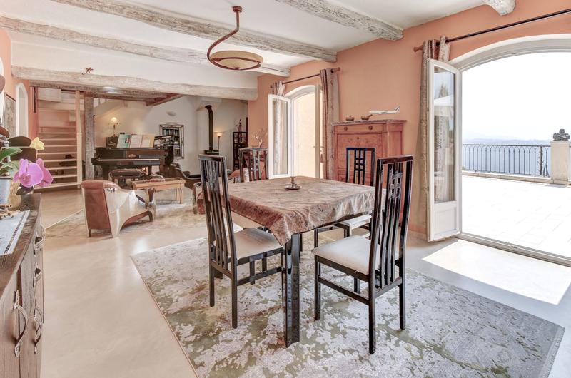 Maison - 230 m² - 7 pièces