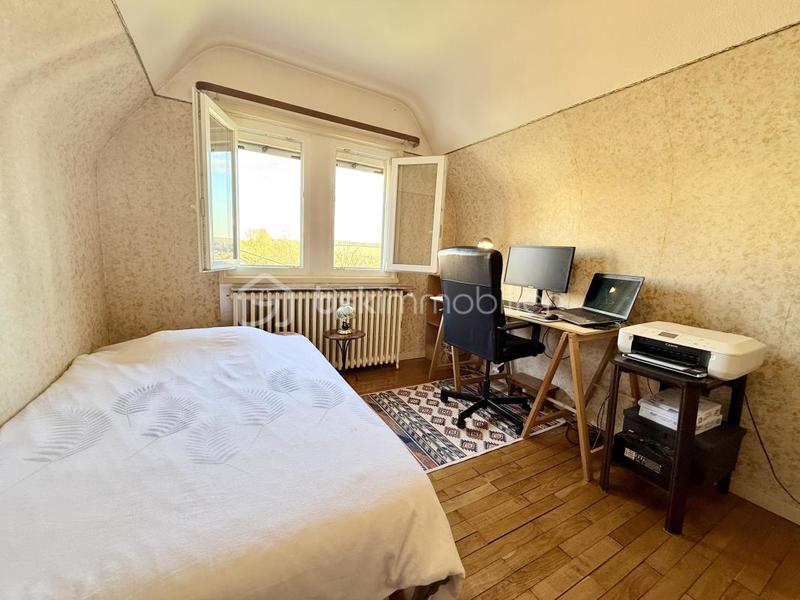 Maison - 99 m² - 5 pièces