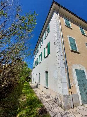 Maison - 850 m² - 40 pièces