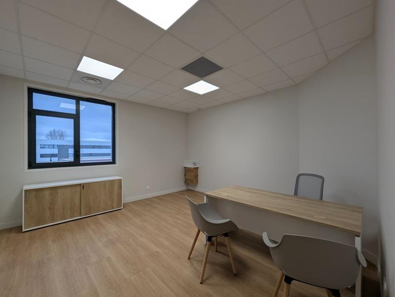 Bureau - 200 m² - 10 pièces