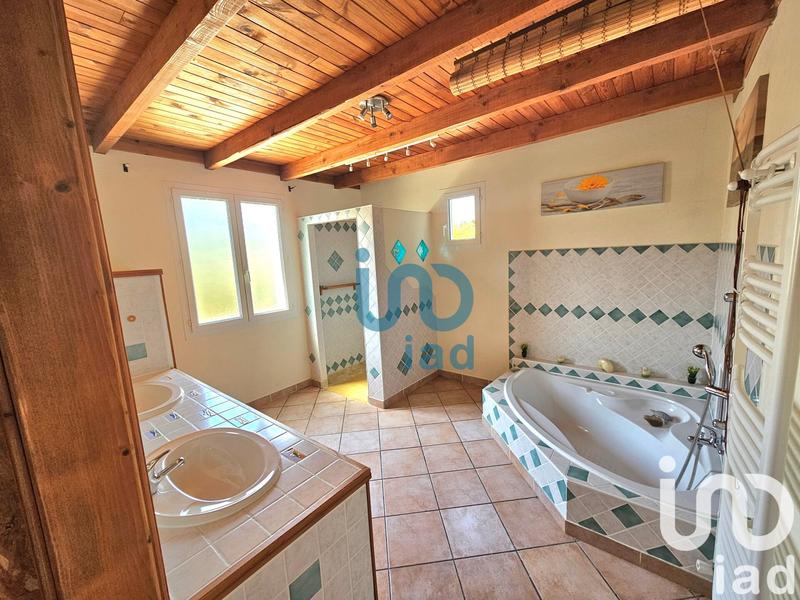 Maison - 240 m² - 8 pièces