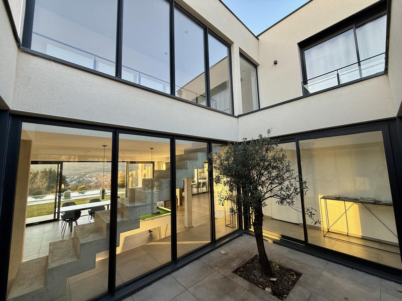 Villa - 300 m² - 9 pièces