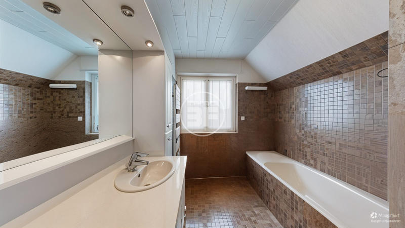 Maison - 103 m² - 5 pièces