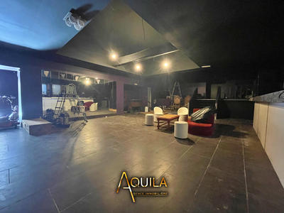 Maison - 300 m² - 10 pièces