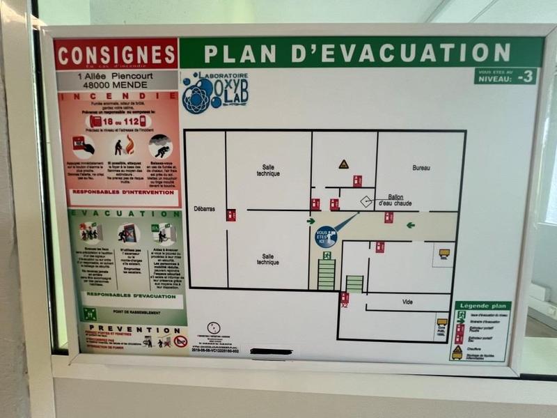 Local d'activités - 426 m² - 20 pièces