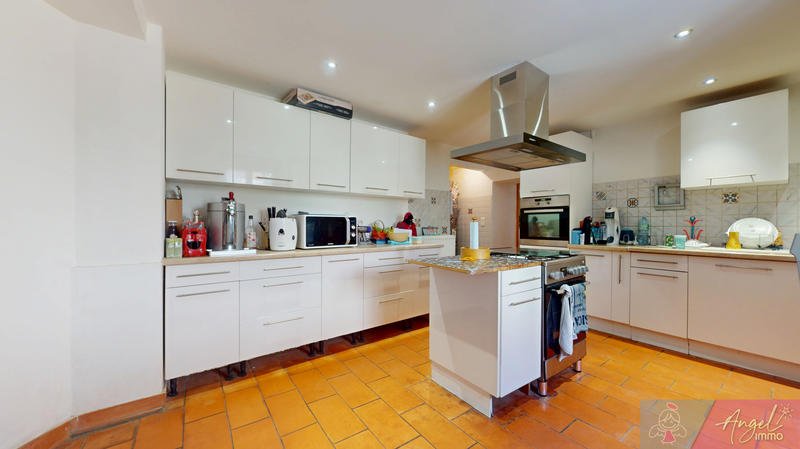 Maison - 168 m² - 8 pièces