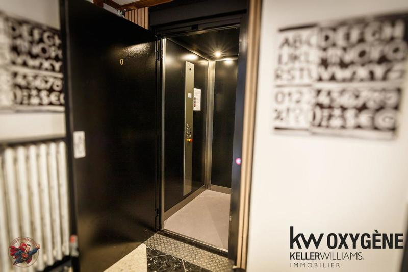 Local commercial - 700 m² - 20 pièces