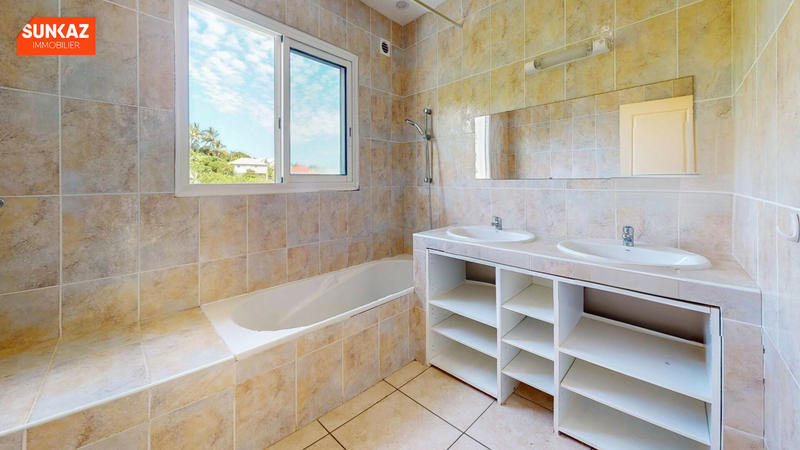 Maison - 83 m² - 3 pièces