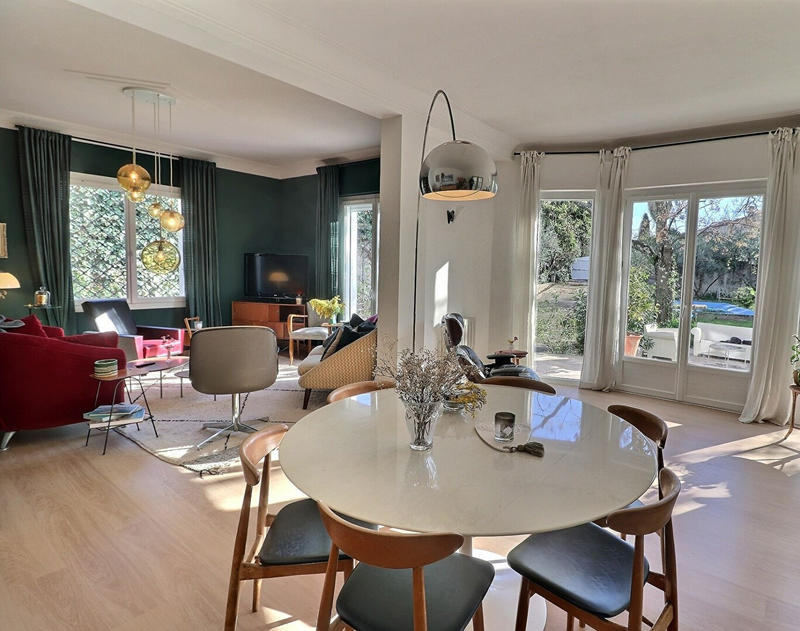 Maison - 220 m² - 6 pièces