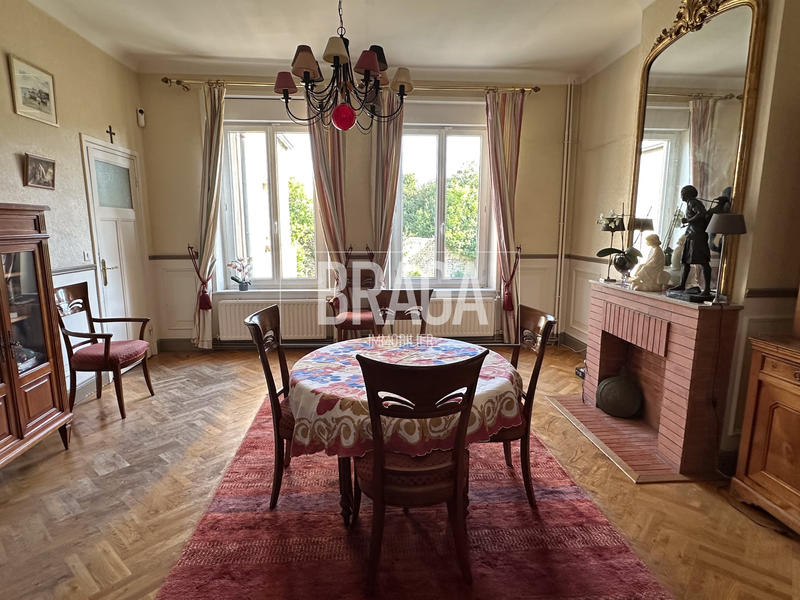 Maison - 245 m² - 10 pièces