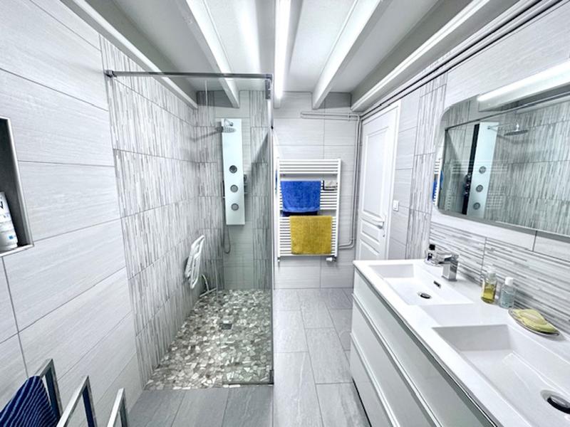 Maison - 180 m² - 8 pièces