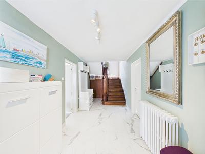 Maison - 180 m² - 8 pièces