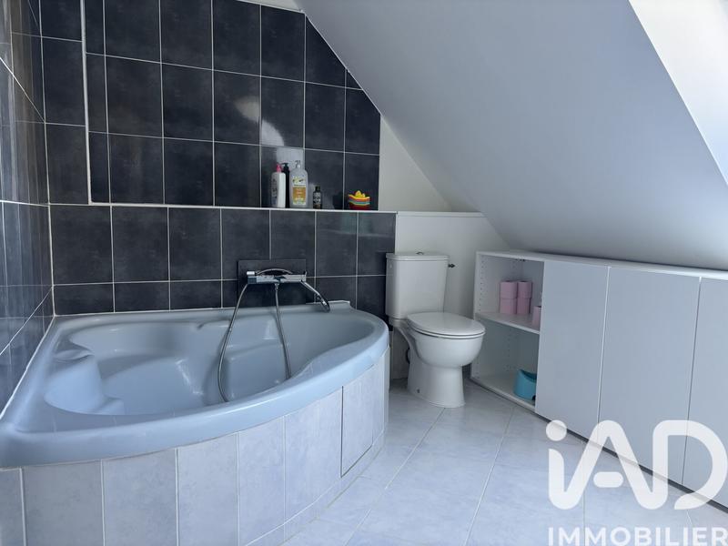 Maison - 208 m² - 9 pièces