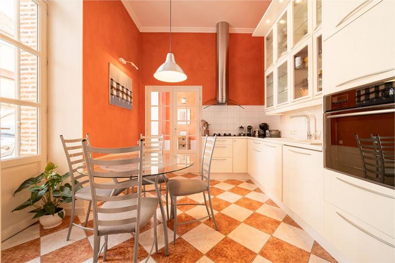 Maison - 334 m² - 14 pièces