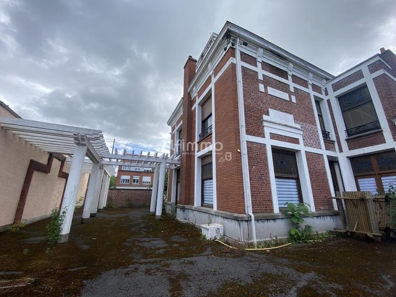 Maison - 239 m² - 12 pièces