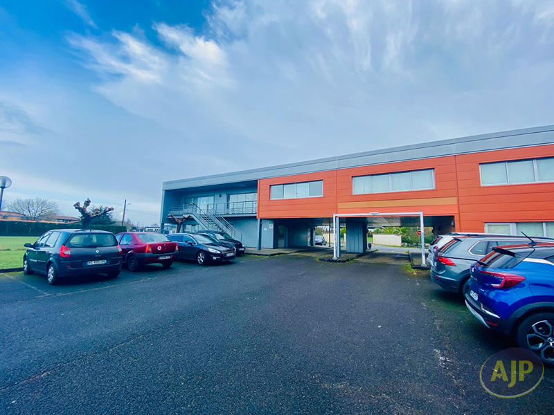 Local d'activité / Entrepôt - 228 m²