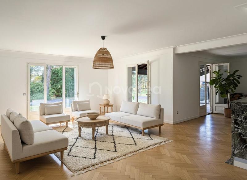 Maison - 180 m² - 5 pièces