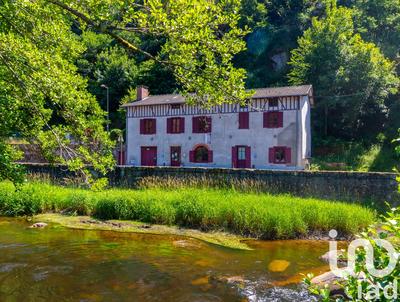 Maison - 185 m² - 11 pièces