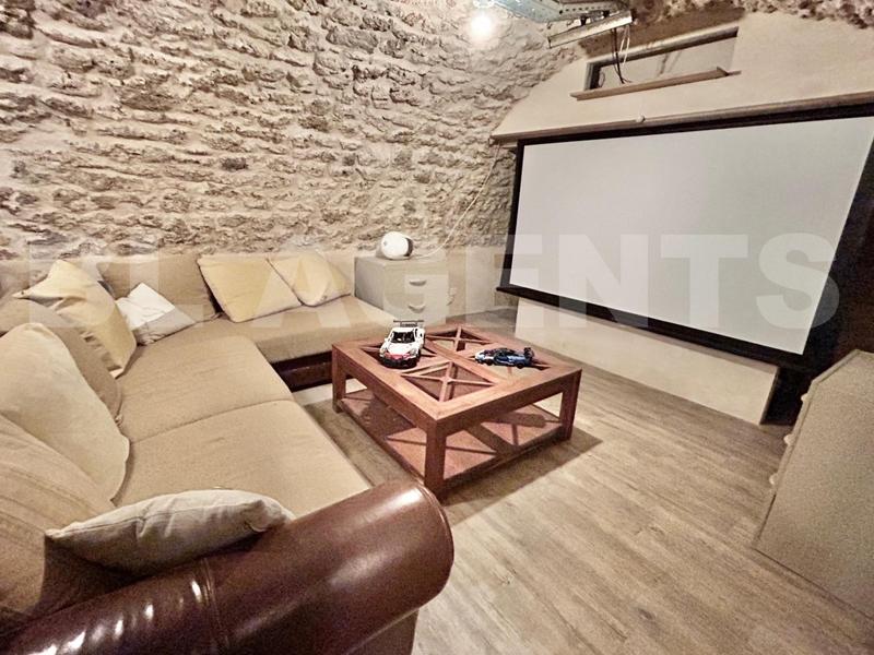 Maison - 240 m² - 8 pièces