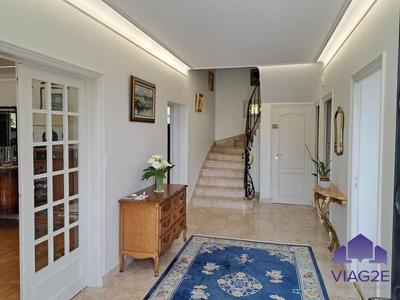 Maison traditionnelle - 159 m² - 7 pièces